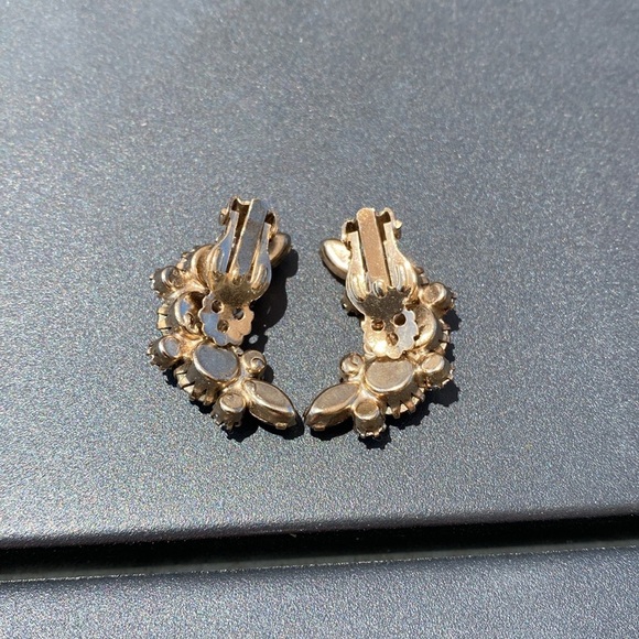 Elegant Red and Pink Crystal - Rhinestone Earrings - Vintage - clip on - Picture 5 of 6